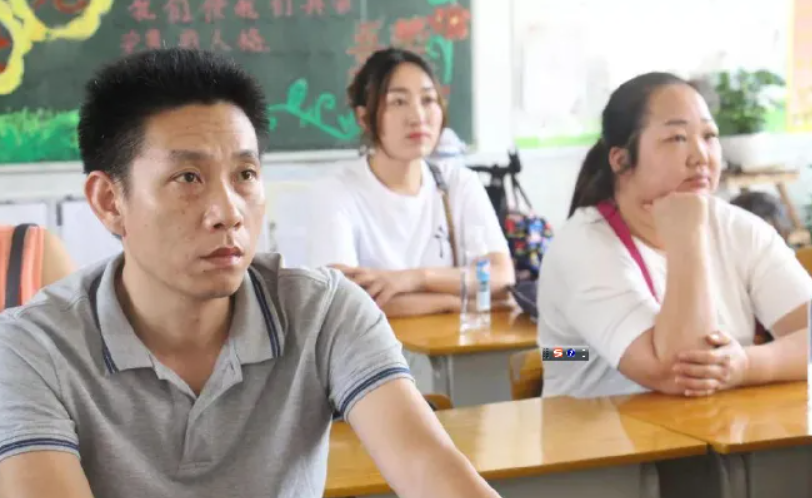 班主任与家长沟通案例（鬼才家长）