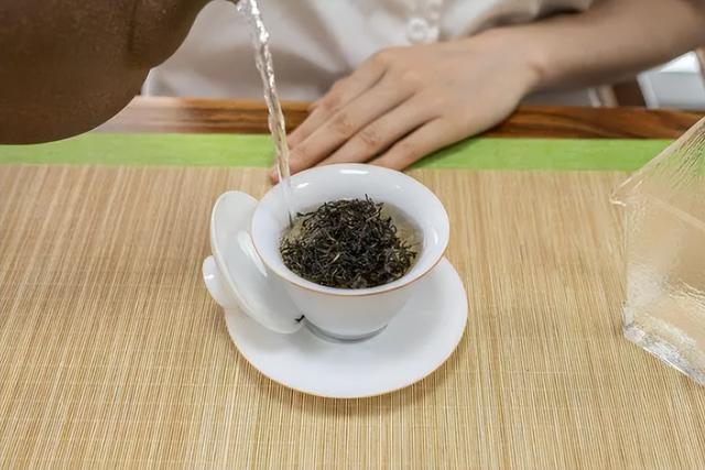 泡茶步骤教学,泡茶的过程以及怎样做(教你通用版泡茶手法)