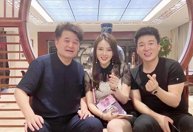 毕福剑现在怎么样，毕福剑近况最新工作（和美女合唱表情太逗）