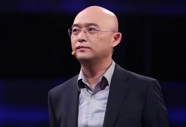 一瓶白酒，一颗“蛋蛋”，“人生导师”乐嘉的毁灭史