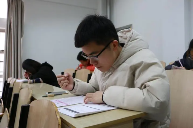 四级什么时候考，四级考试时间是什么时候（大学生选对时间）