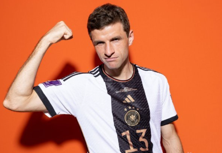 德国队8号(世界杯) - 青木春