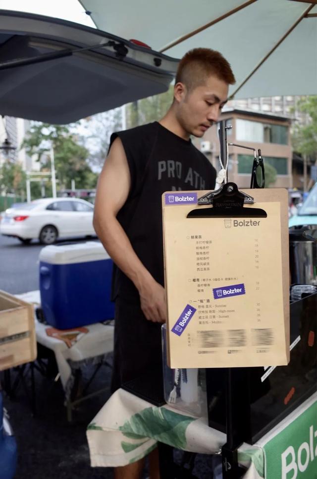 一句话霸气欢迎词，一句话欢迎词口号（三色路啊，就是不夜城）