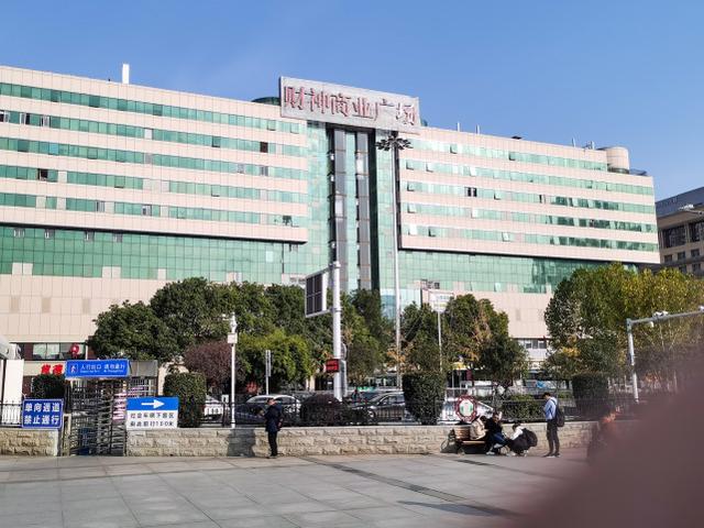 武汉火车站图片，2021年华中师范大学武汉传媒学院录取通知书查询入口_什么时候收到及发放时间（坐拥超洋气火车站黄金位置）