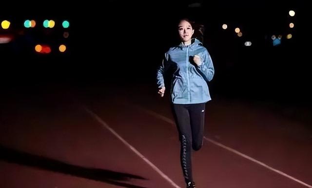晚上跑步能减肥吗，跑步能减肥吗多久见效（1年后身体会有什么变化）