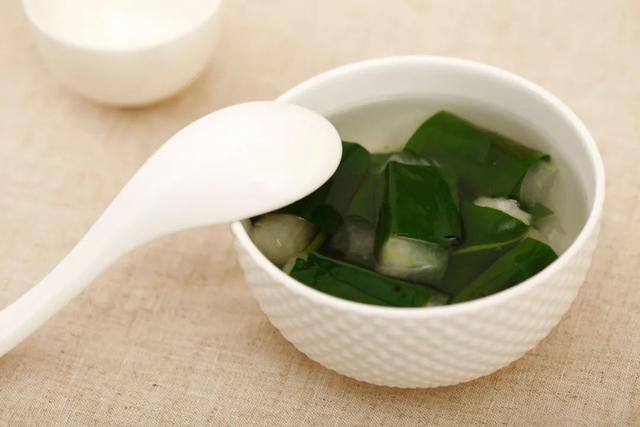 养生茶的功效与作用，吃茶叶对身体有什么好处和坏处（推荐四款超好喝的养生茶）