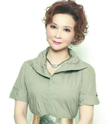 蔡明的丈夫是谁，蔡明和丈夫结婚了吗（演员蔡明：24岁嫁丁秋星）