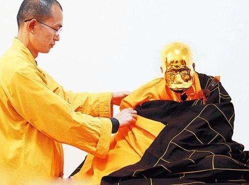 坐缸是什么意思，坐化缸是什么意思（坐缸3年修成肉身菩萨）