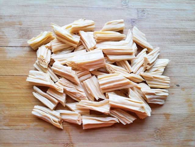 腐竹拌凉菜的做法怎么办呢，拌腐竹凉菜做法大全（腐竹和黄瓜做凉拌菜）