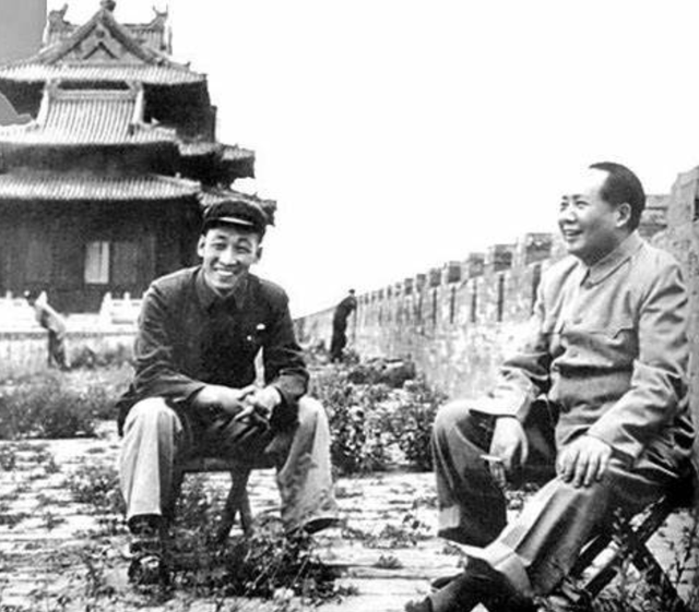 故宫建于哪个朝代，毛主席曾3次参观故宫城墙（故宫是哪个朝代建的）