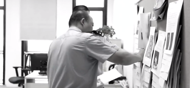破操场埋尸案，抓糯康，灭冲天大火，有人拿到一等功时，母亲哭了