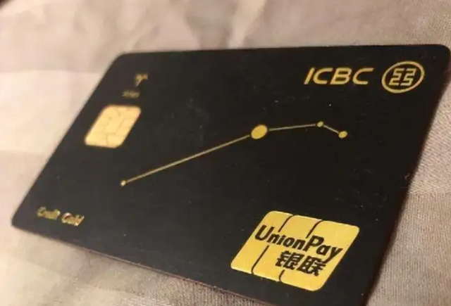 【建行黑金卡年费多少】:现实生活中的黑卡,我国仅有3家银行发行,到底