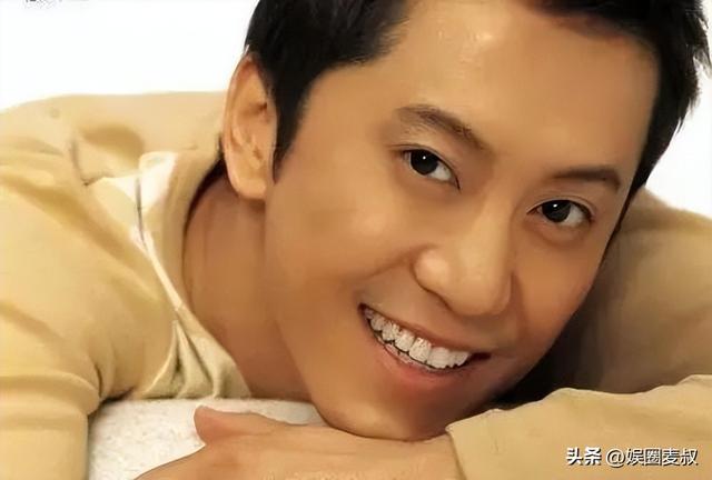 53岁毛宁现身商演捞金！身材发福脸部僵硬，与富婆合影笑容满面