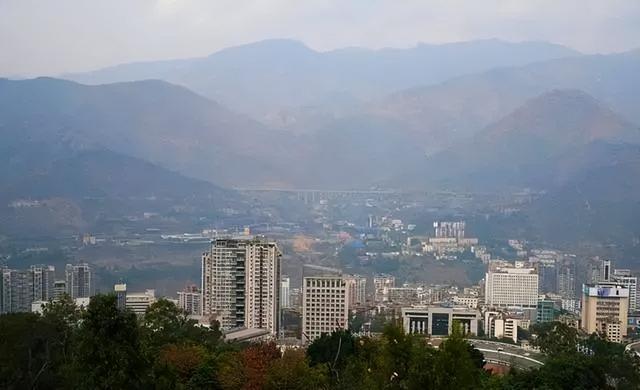 万宁气候与三亚比较，海南气候排行（都是老年人过冬避寒的好地方）