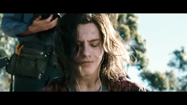 舞幽壑之潜蛟泣孤舟之嫠妇，《前赤壁赋》中引起“舞幽壑之潜蛟,泣孤舟之嫠妇”的是（将人性的肮脏扒的一丝不剩）