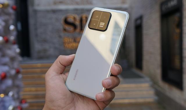 小米手机好用吗，小米系统的手机分身好用吗（小米13使用了7天）