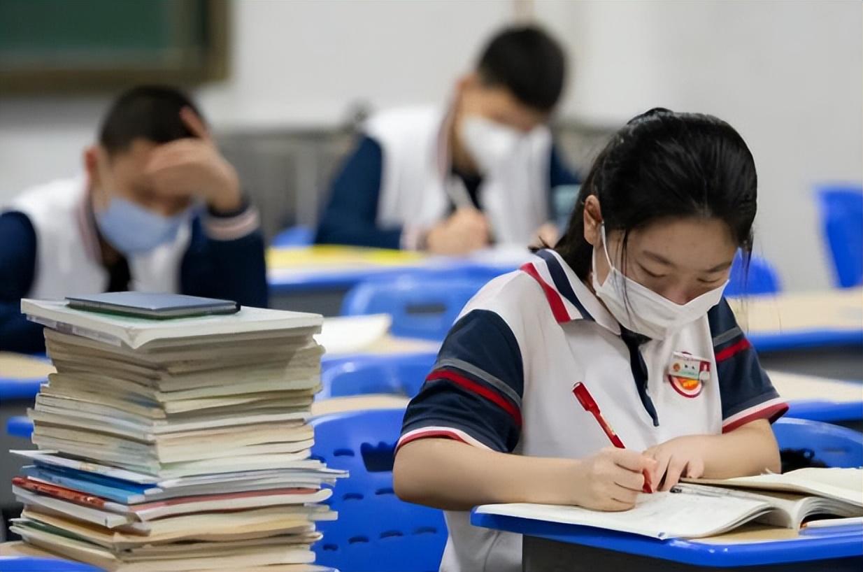 学校上课（中小学上课时间迎来调整）