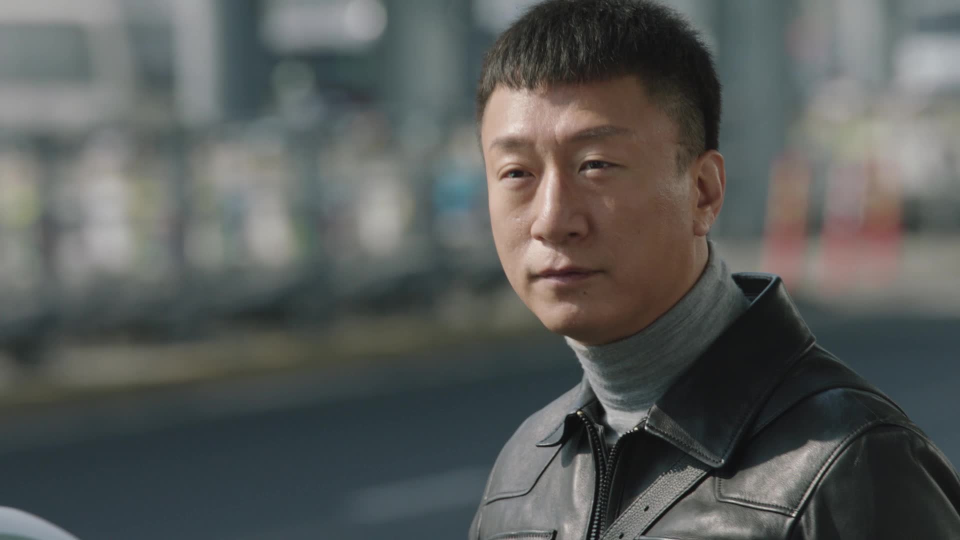 孙红雷上位史:抛弃大11岁丁嘉丽,与已婚巩俐搞暧昧,后娶娇妻