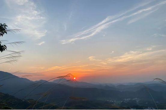 灵山旅游景点攻略大全，寻找天空之镜中另一个自己