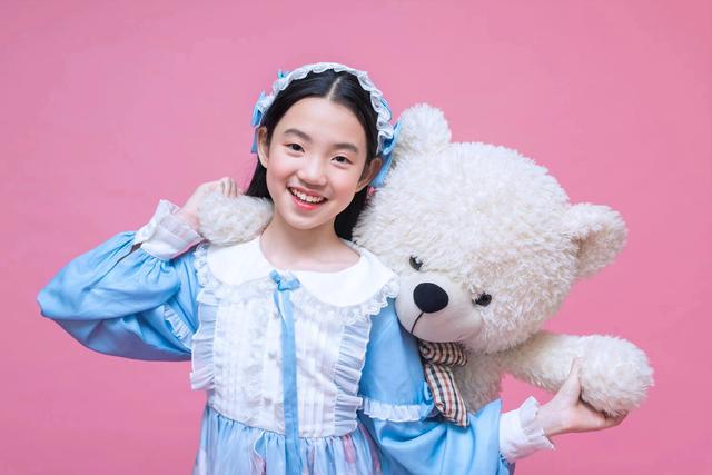 适合教师节的歌曲，适合教师节的歌曲有哪些年轻一点的（肖涵悦新歌《听老师的话》献给老师们）