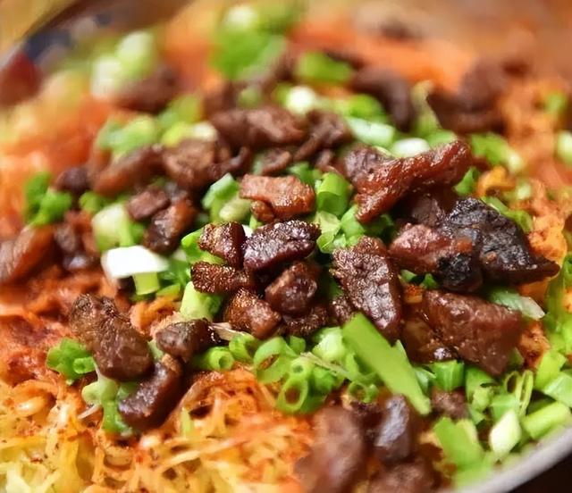 软哨和脆哨有什么不同，软哨脆哨是什么（寻味贵州——特色脆哨面）