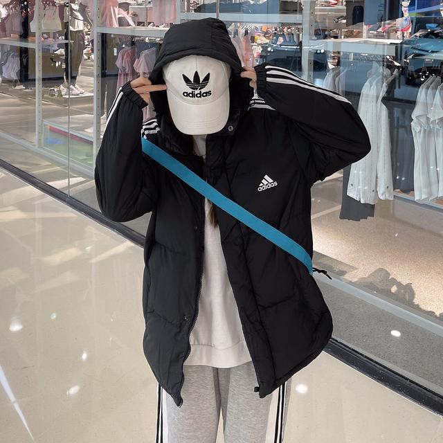 阿迪达斯羽绒服，如何判断adidas羽绒服真伪（阿迪达斯专柜经典款三条杠羽绒棉服面包服）