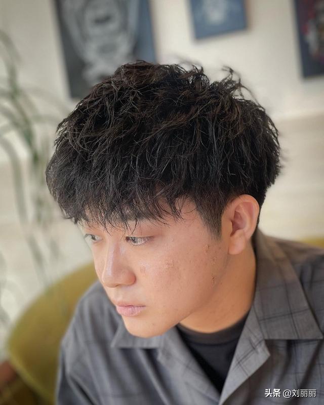 男士纹理烫发型图片，男士帅气纹理烫发型图片（2023新款男士发型）