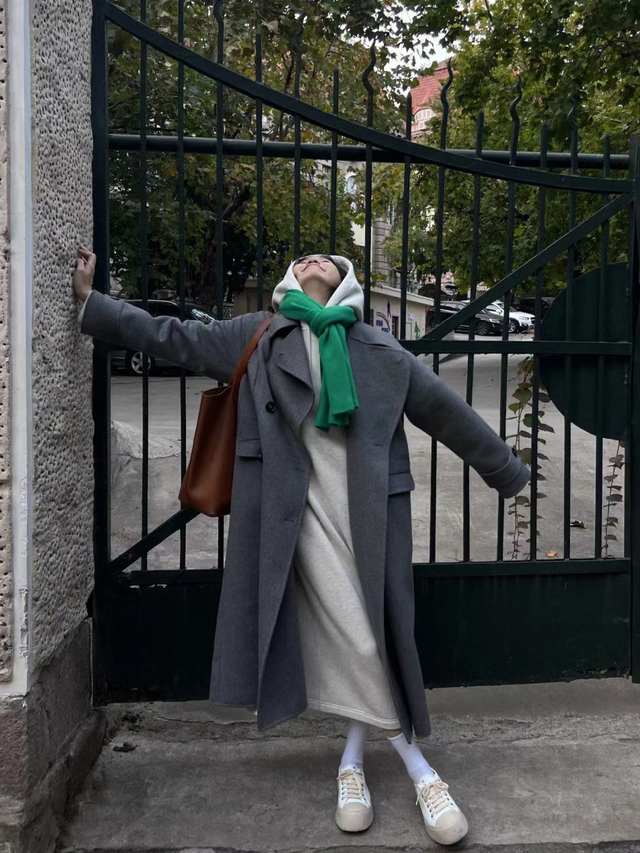 卫衣搭配什么外套，带帽卫衣搭配什么外套（时髦显瘦又高级）