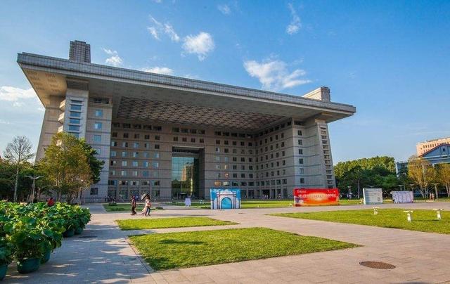 什么是公费师范生，公费师范生是什么意思啊（公费师范大学是什么意思）