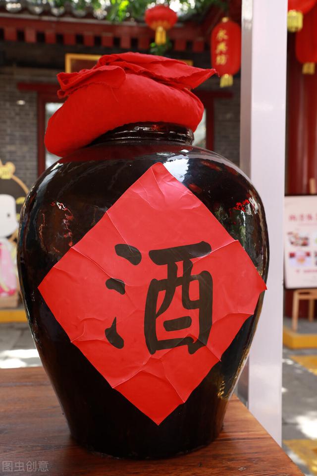 关于一个人喝酒的描写，关于一个人喝酒的描写片段（《喝酒》<散文>）