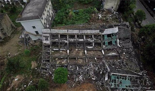 地震中的感人故事，地震感人故事（四川男孩救以色列女孩）