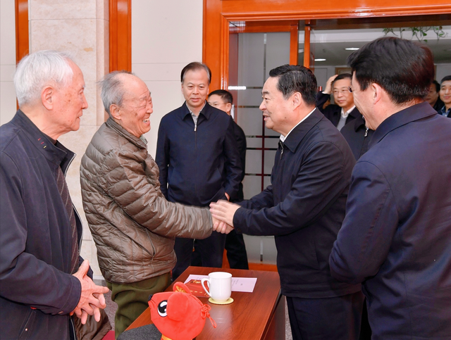 厅级干部退休后享受什么待遇，厅级领导退休后待遇（企业退休干部有什么待遇）