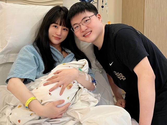 rookie现在在哪个战队，theshy（Rookie阿水仁川双C联手）