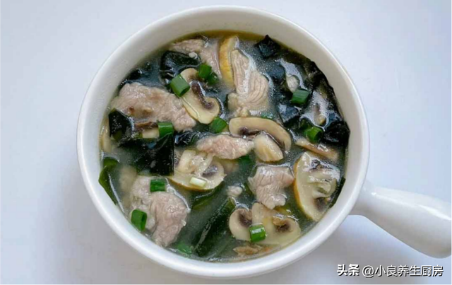 平菇肉片汤的做法，肉片汤的做法（常给家人喝这汤）