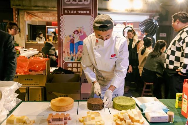 盐城特色老八大碗，这里的年货、年夜饭人气爆棚
