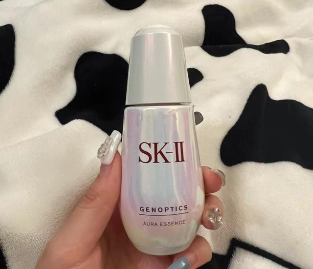 美白精华测评Olay二代淡斑小白瓶VS抗糖小白瓶，公认好用的5款“美白精华液”