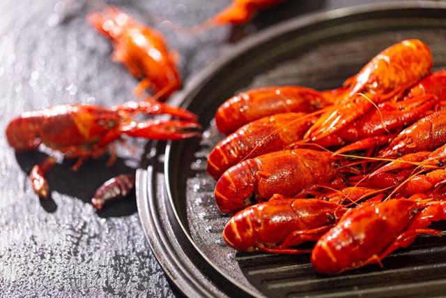 小龙虾的危害，吃麻辣小龙虾的危害（小龙虾吃多了会导致横纹肌溶解）