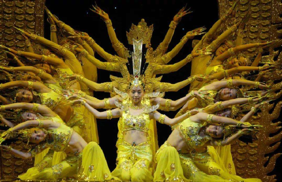 白云黑土是什么梗，我是白云我是黑土是什么梗（9位各具风格的总导演）