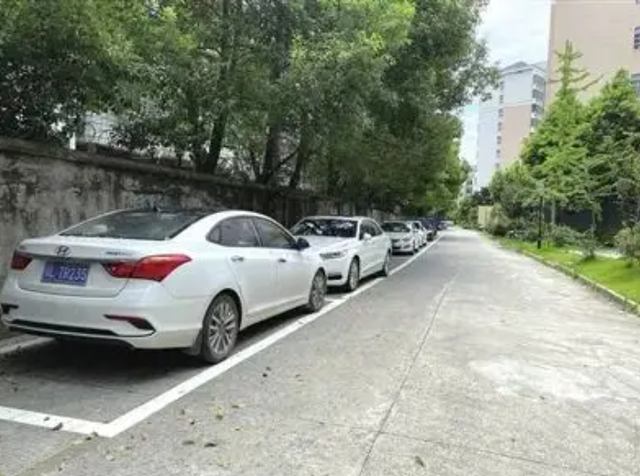 如何选择地下车位，如何选择地下车位置（买车位选地上车位还是选地下车位）