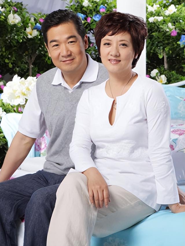 张国立的婚姻史，张国立与罗秀春离婚34年