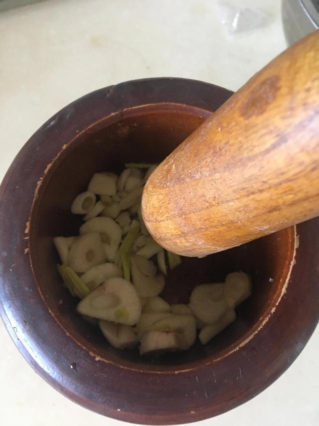 牛排骨的家常做法，家常牛排骨怎么做好吃（牛排骨的简单美味做法）