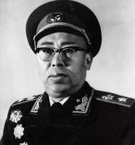 司令员是什么级别，要塞司令员是什么级别（司令员和政委，哪一个实权更大）