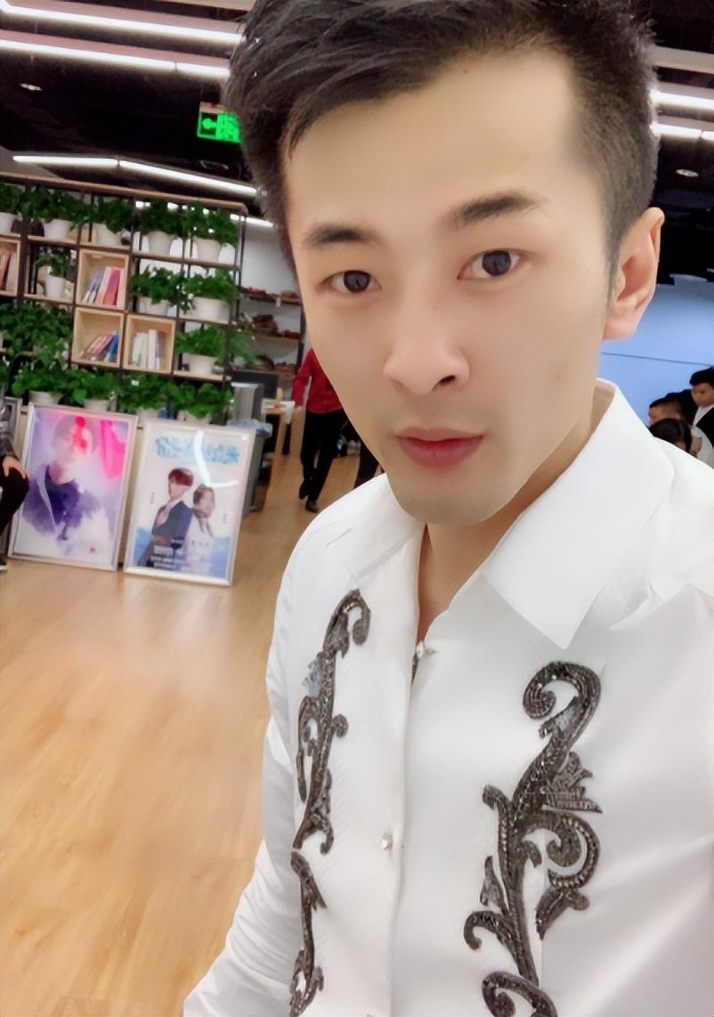 六,枷柏作为辛巴背后的大哥,枷柏虽然不常露面,但在江湖上总有他的