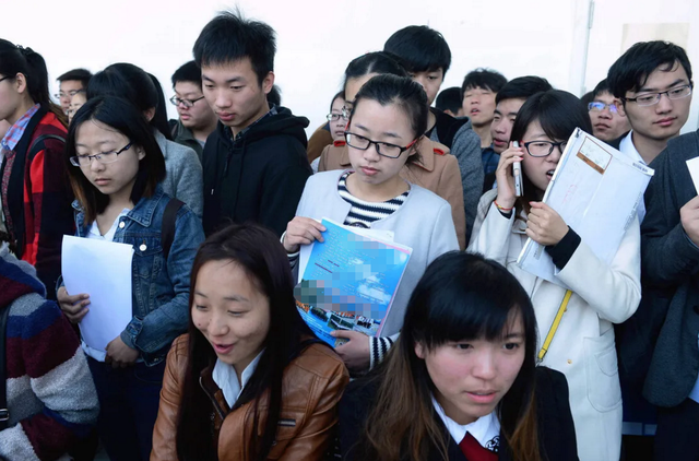 为什么越来越多人不入党，入党越来越难的原因是什么（为啥有多半学生挤不进去）