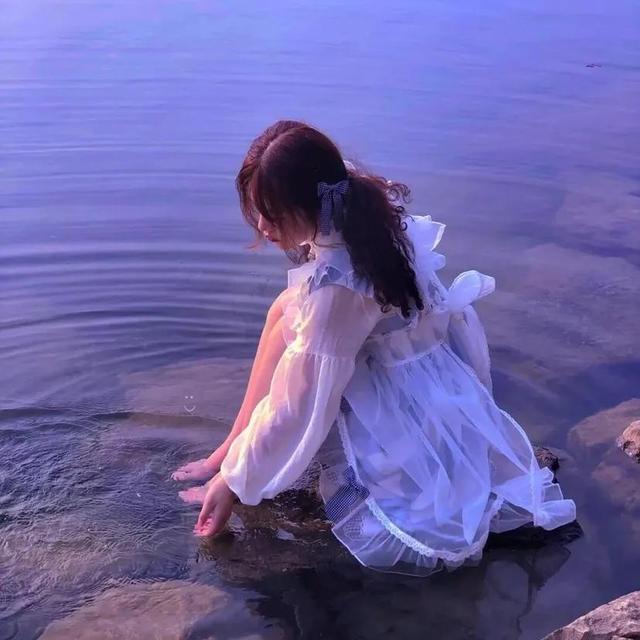 紫色系男生头像微信，紫色系男生头像（今天和喜欢的人见面了吗）