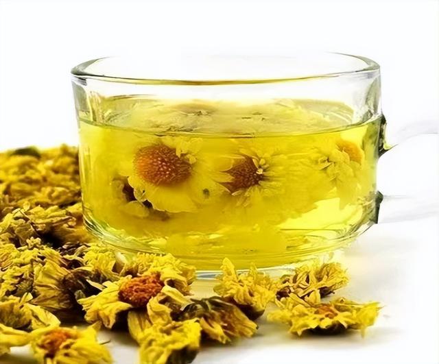 嘴巴经常长口腔溃疡什么原因，嘴巴经常溃疡是什么原因（口腔溃疡反复发作）