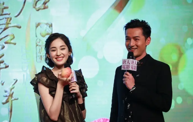 明明不会演戏，还要尬吹演技！双眼呆滞的“热巴们”，不脸红吗？