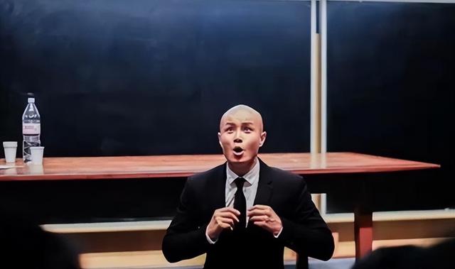 一瓶白酒，一颗“蛋蛋”，“人生导师”乐嘉的毁灭史