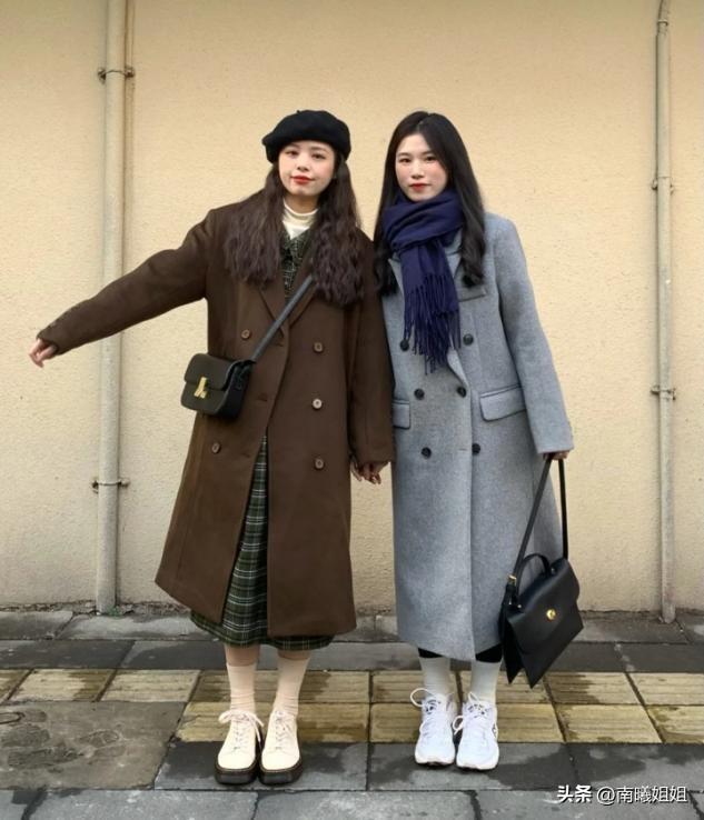 穿裙子配什么外套好看，穿裙子配什么外套好看春季（最近流行一种穿法）