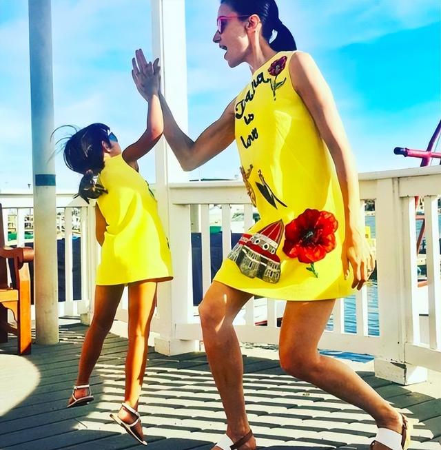 吴彦祖一家三口走红毯！9岁混血女儿染红发，爸爸透露已打了耳洞